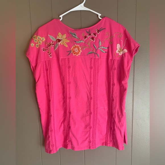 Johnny Was Suki Easy Paneled V-Neck Pink Floral Embroidered Blouse - Picture 5 of 7